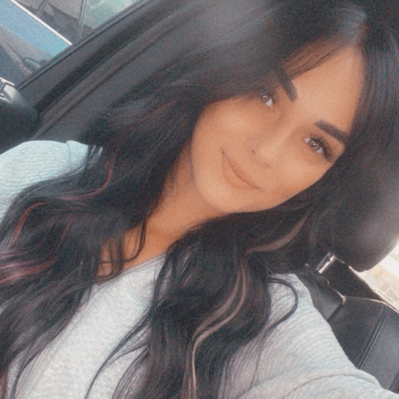 Meet your Posher, Taylor - Picture 2 of 3